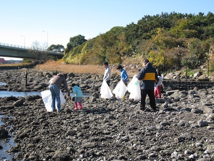 2014年12月6日干潟清掃で「渡り鳥サポーターになろう！」with gemaltさん⑥