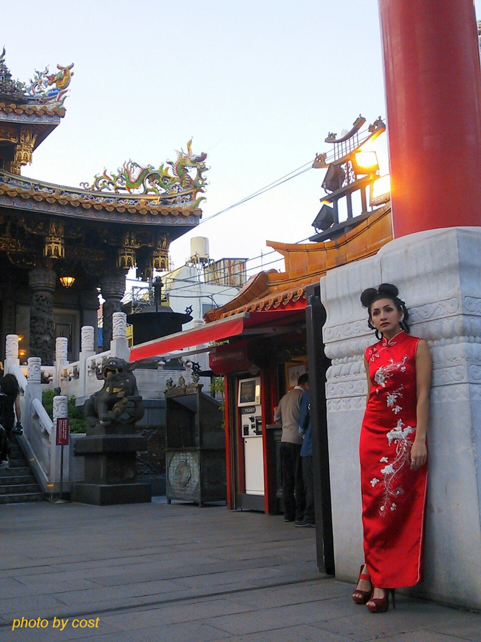 写真 横浜中華街 関帝廟でチャイナドレス コストブログ２