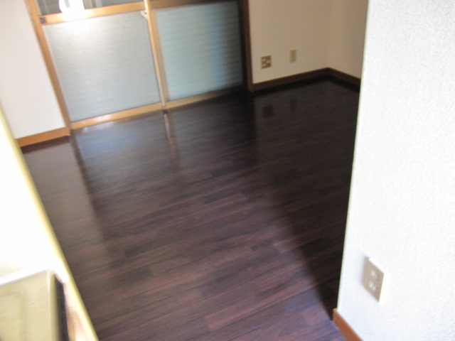 埼玉県ふじみ野市　賃貸物件原状回復　入居者退去後空き室１Ｒハウスクリーニング　床ＣＦクッションフロアーワックス掛け　作業完了後　１