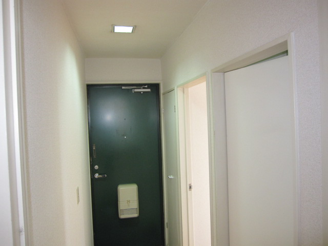 埼玉県所沢市　賃貸物件原状回復の１DKクロス張替え　玄関・廊下　作業完了後　１