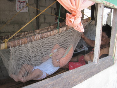 赤ちゃんはハンモックで寝かせている所が多かったです。
