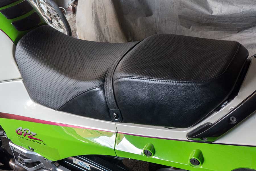 GPZ900Rシート張り替え | blog バイクにのる人