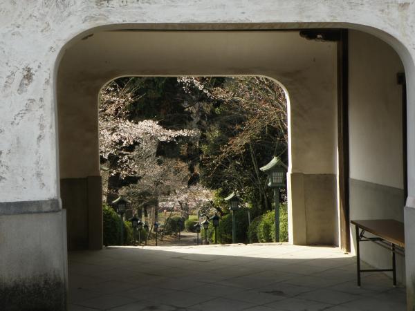 根来寺　鐘楼門から見える風景